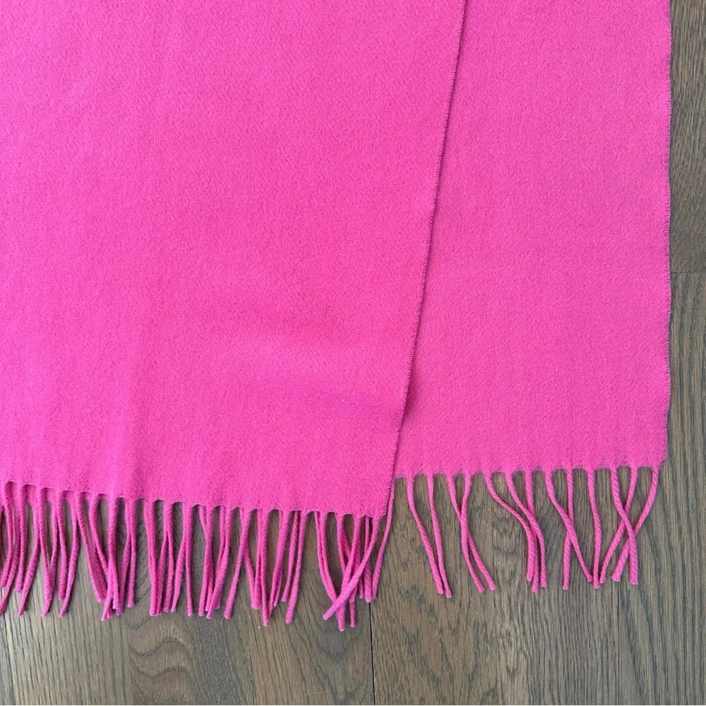 Johnstons of Elgin 100% Cashmere Oversized Wrap Stole in Bright Pink 86
